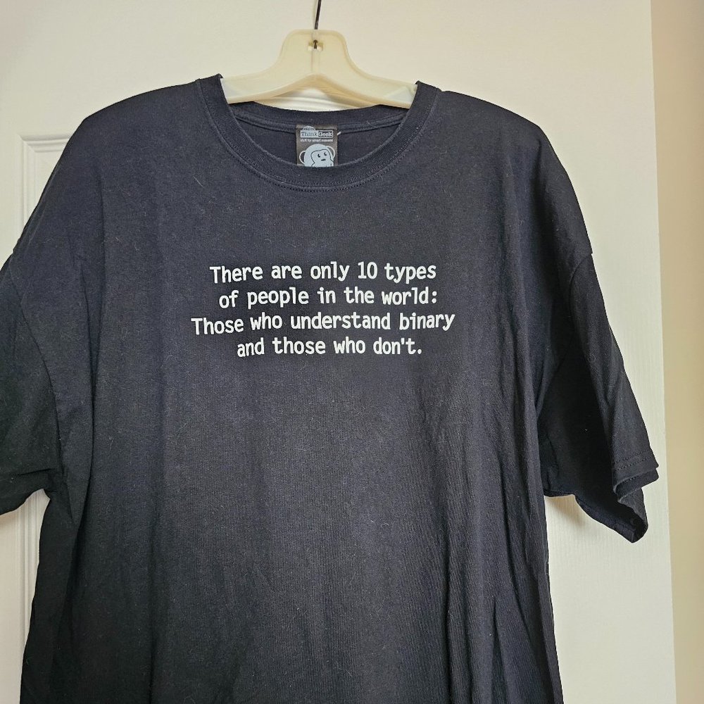 Think Geek Binary Joke Tshirt! Size 2XL